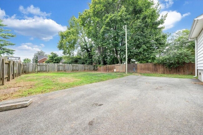 Building Photo - 1202 Rugby Blvd NW