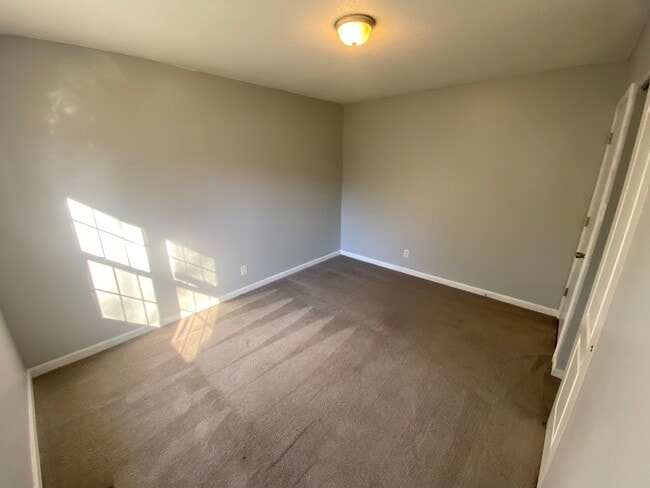 Building Photo - 2206 Emerson Pl