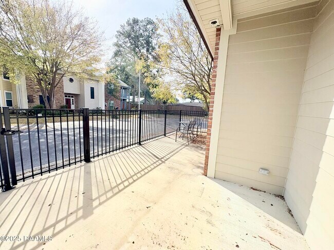 Building Photo - 23 Courtyard Cir