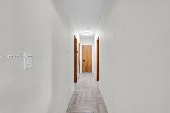 Building Photo - 535 N Biscayne River Dr