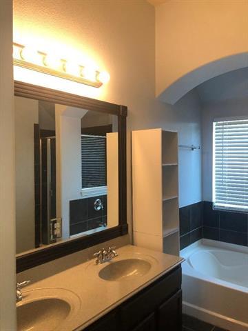 Building Photo - 1612 Mockingbird Dr