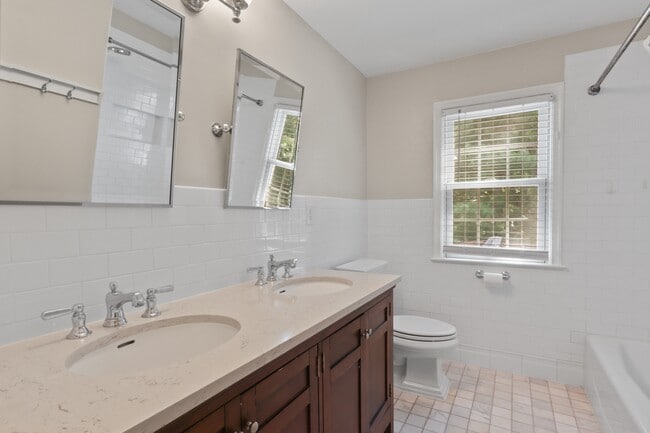 Building Photo - 892 Van Dusen Ct