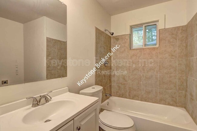 Building Photo - 1208 4th Ave W