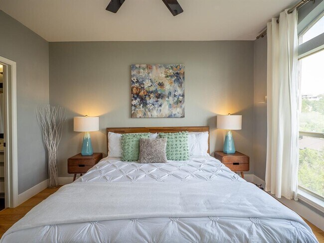 Building Photo - 6000 Shepherd Mountain Cove