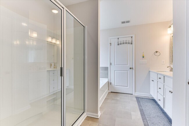 Building Photo - 6051 Big Pond Trl