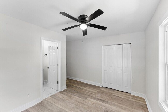 Building Photo - 547 Horry St NE