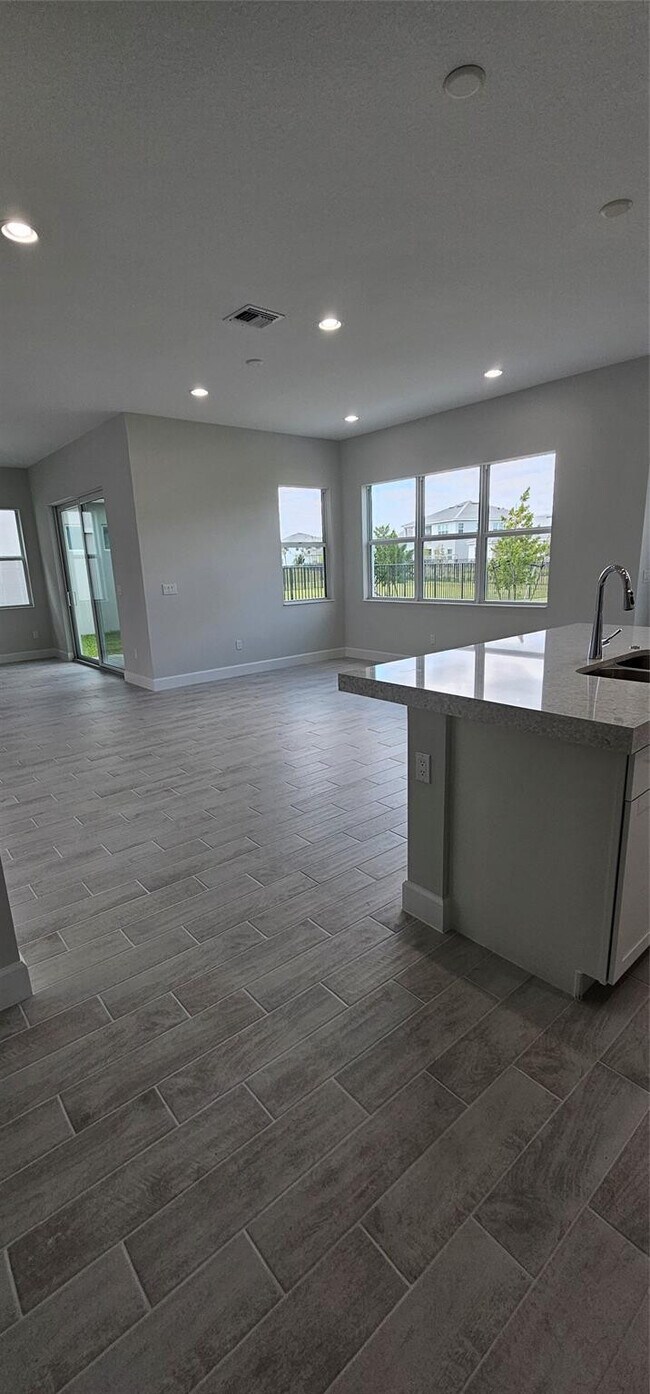 Building Photo - 5461 Empire Dr