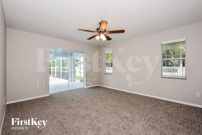 Building Photo - 2556 SW 28th Ave