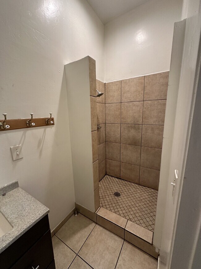 Building Photo - Charming 1 Bedroom, 1 Bathroom Home!