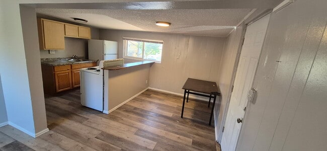 Building Photo - 1111