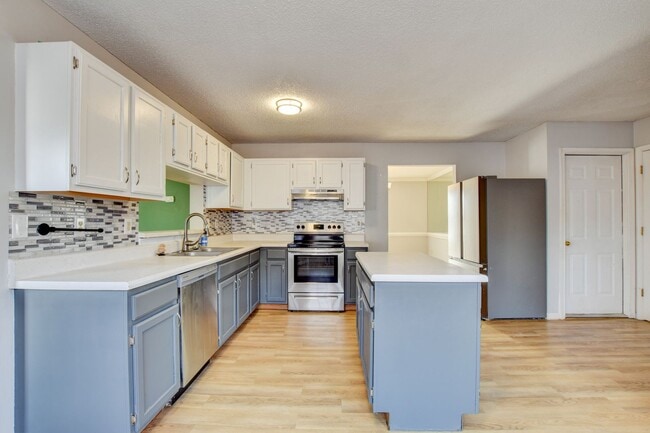 Building Photo - 214 Jouster Way