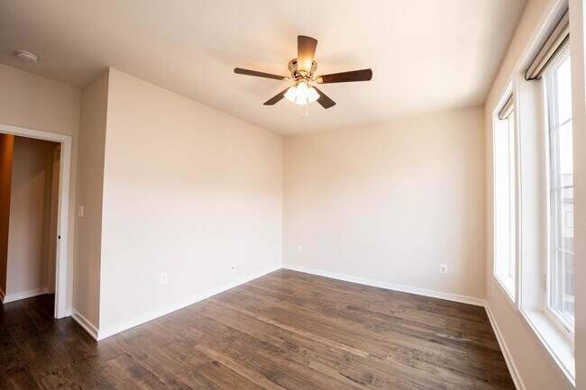 Building Photo - Luxury Reston Rental