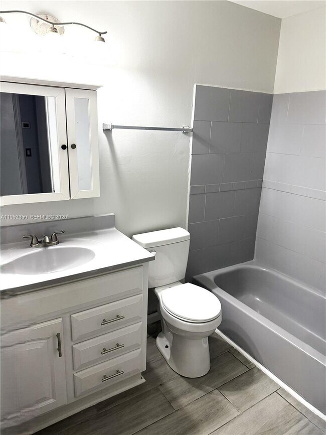 Building Photo - 1822 SE Oxmoor Ct