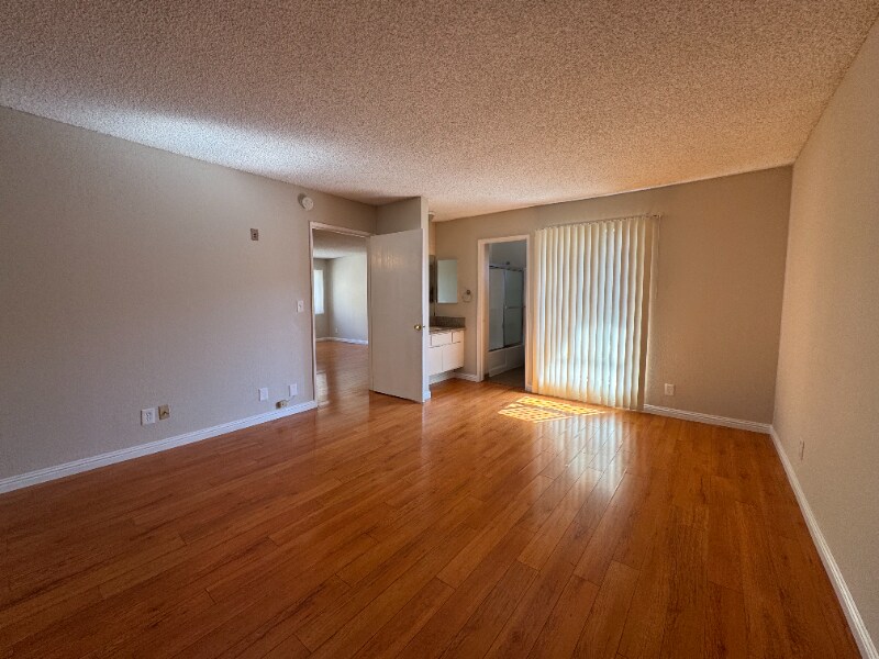 Building Photo - 626 E Verdugo Ave