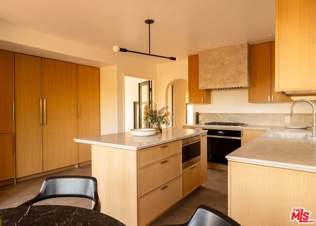 Building Photo - 2516 Silver Lake Terrace