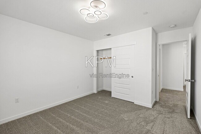 Building Photo - 10925 Admiral Cv Wy