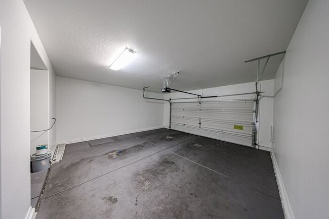 Building Photo - Welcome to this spacious 4 bedroom, 2.5 ba...