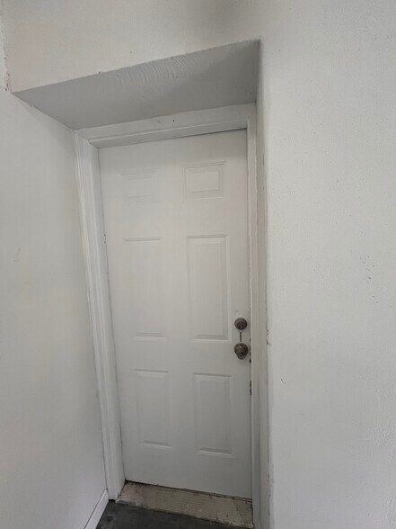 Building Photo - 5564 Hebert St