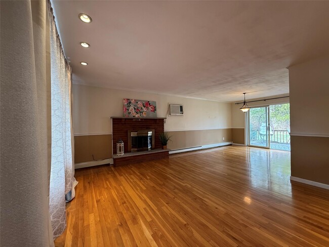 Building Photo - 5 Brook Ln