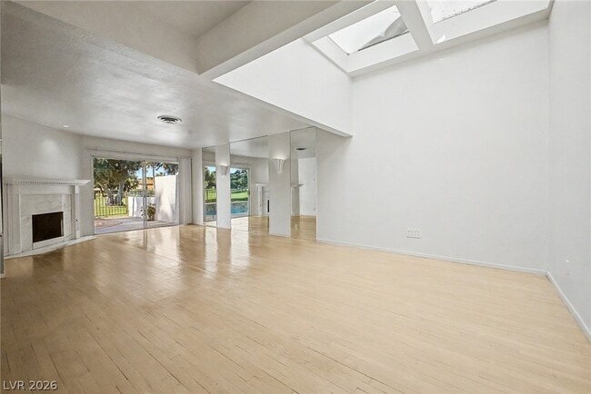 Building Photo - 3159 Bel Air Dr