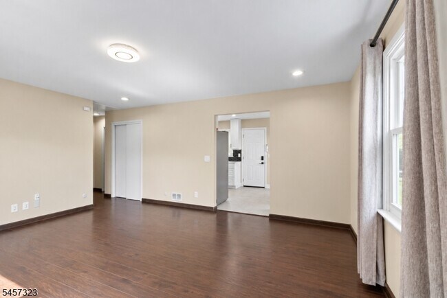 Building Photo - 58 Jardine Rd