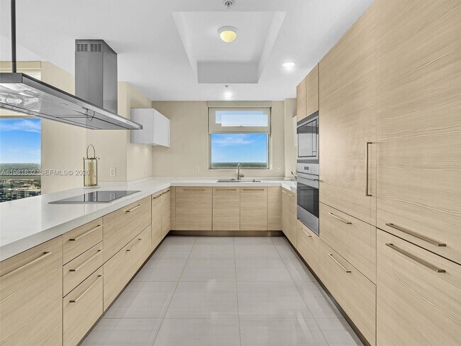 Building Photo - 17301 Biscayne Blvd