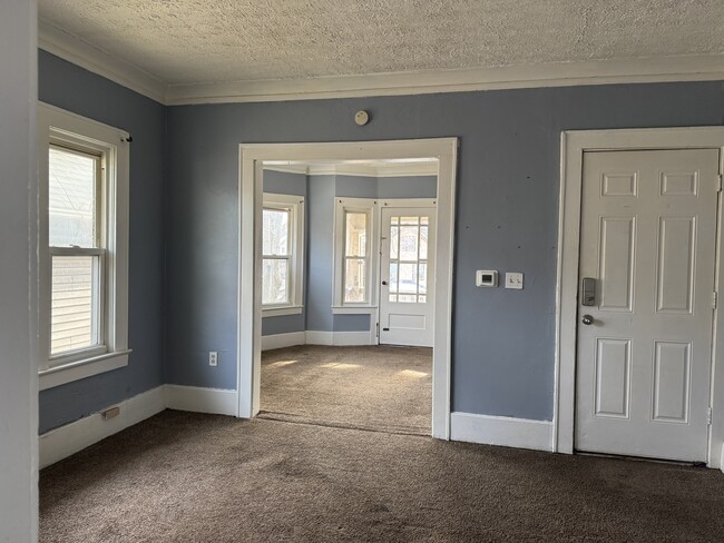 Building Photo - 386 Ridgeway Ave