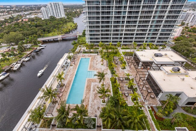 Building Photo - 1480 NW North River Dr