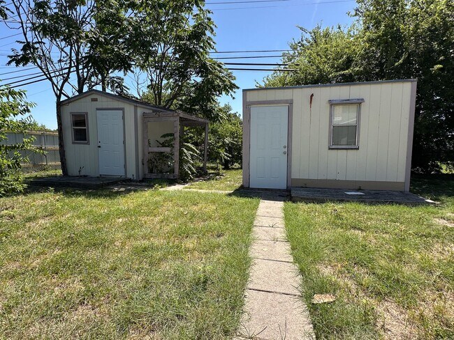 Building Photo - Charming 3-Bedroom, 2-Bathroom Home – Avai...