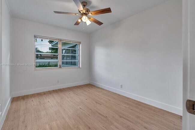 Building Photo - 1751 12th Ct N
