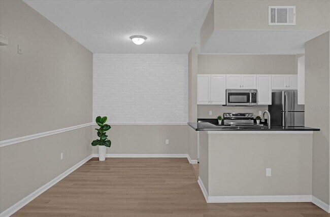 Building Photo - 14304 Fredricksburg Dr