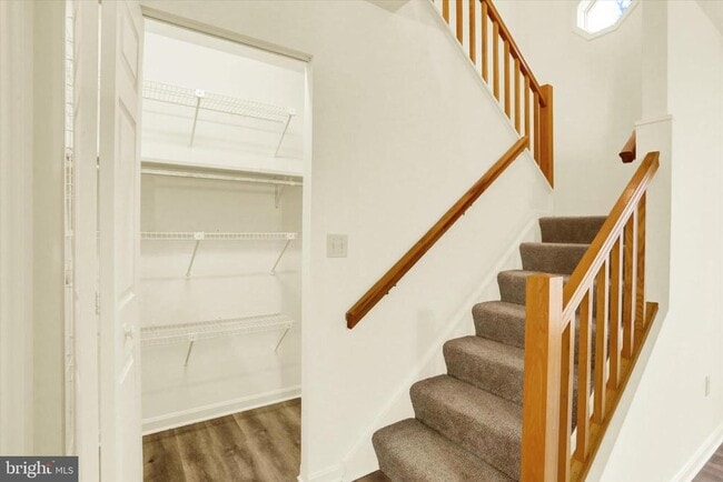 Building Photo - 903 Cambridge Ct