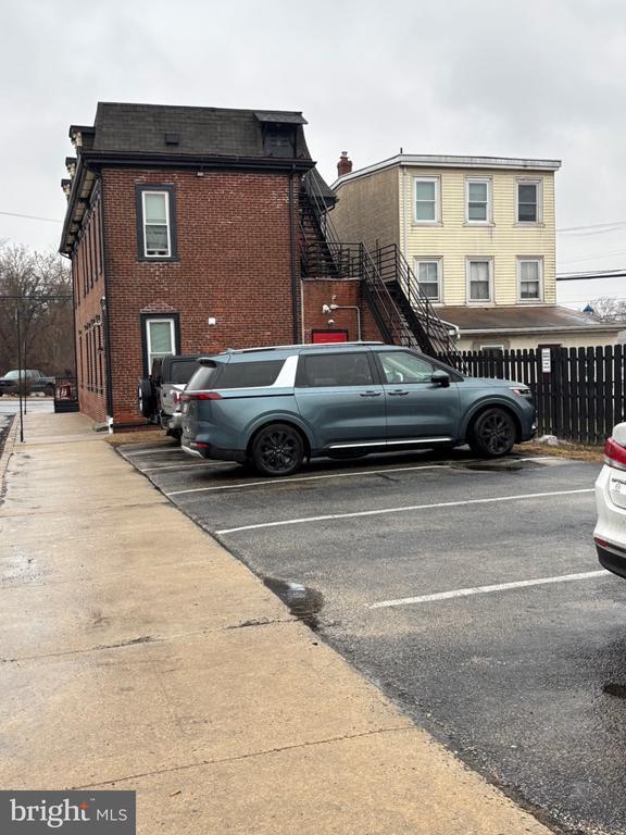 Building Photo - 444 Bridge St