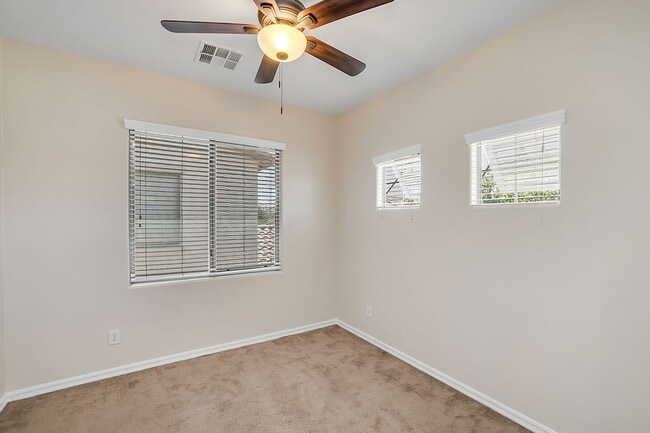 Building Photo - Great Queen Creek Location!