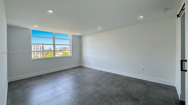 Building Photo - 2780 NE 183rd St