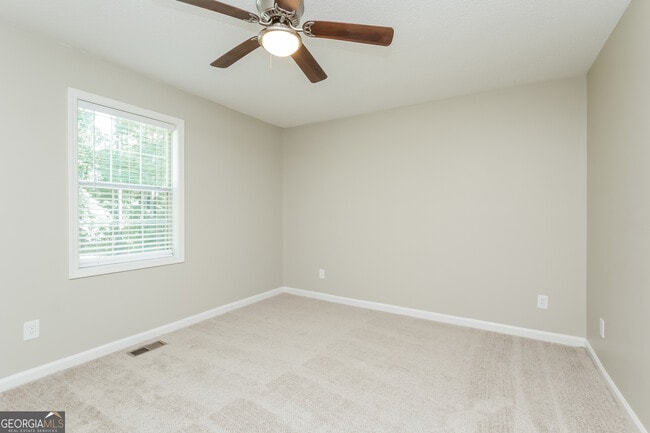 Building Photo - 219 Hampton Dr