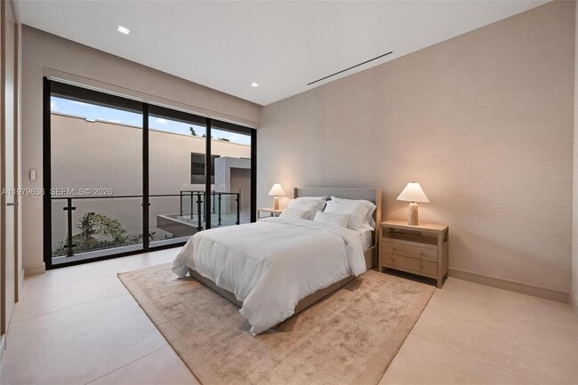 Building Photo - 723 NE 77th St