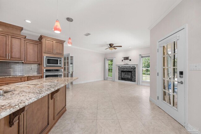 Building Photo - 8731 Thunderbird Dr