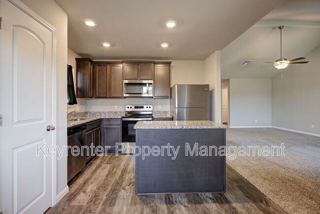 Building Photo - 1612 Maroon Dr