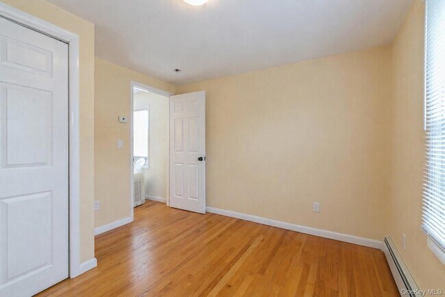 Building Photo - 11 Deauville Pkwy