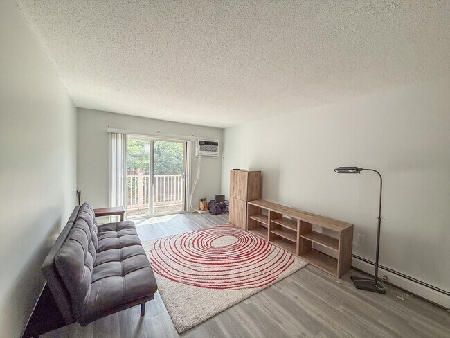 Building Photo - 28 Kenmar Dr
