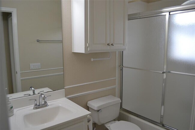 Building Photo - 204 Pinafore Dr