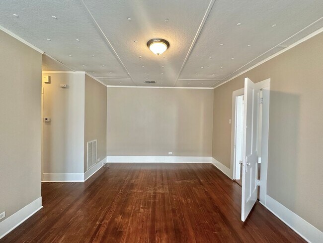 Building Photo - 506 S Fannin Ave