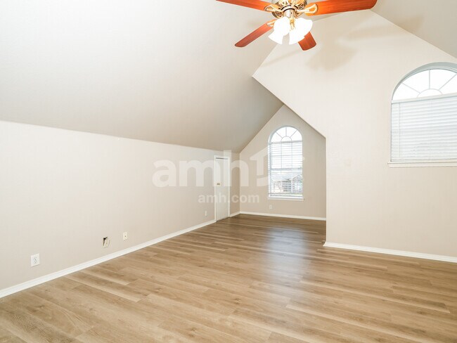 Building Photo - 104 E Helena St
