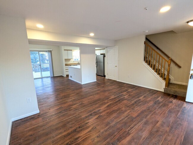 Building Photo - Well maintained townhouse in Robin Meadows Community with updated features available mid January!