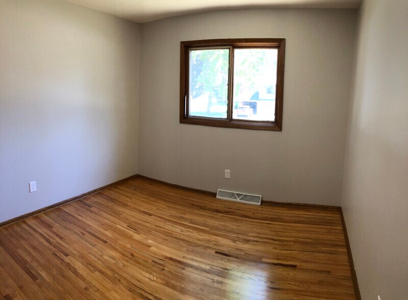 Guest Bedroom (2) - 865 Charlotte Dr