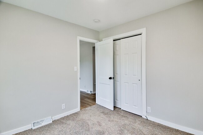front bedroom - 208 Harlem Rd