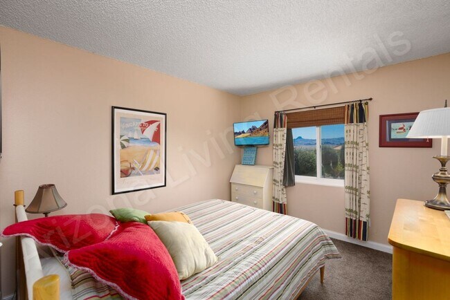 Building Photo - FURNISHED RENTAL AVAILABLE May 1, 2026 - November 30, 2026