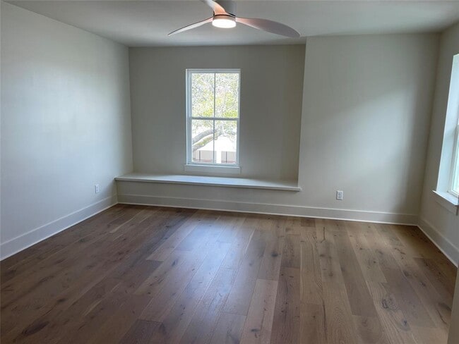Building Photo - 711 Avenue H