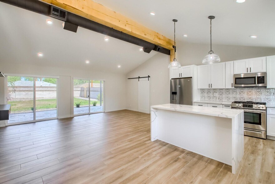 Building Photo - 1402 W Berridge Ln